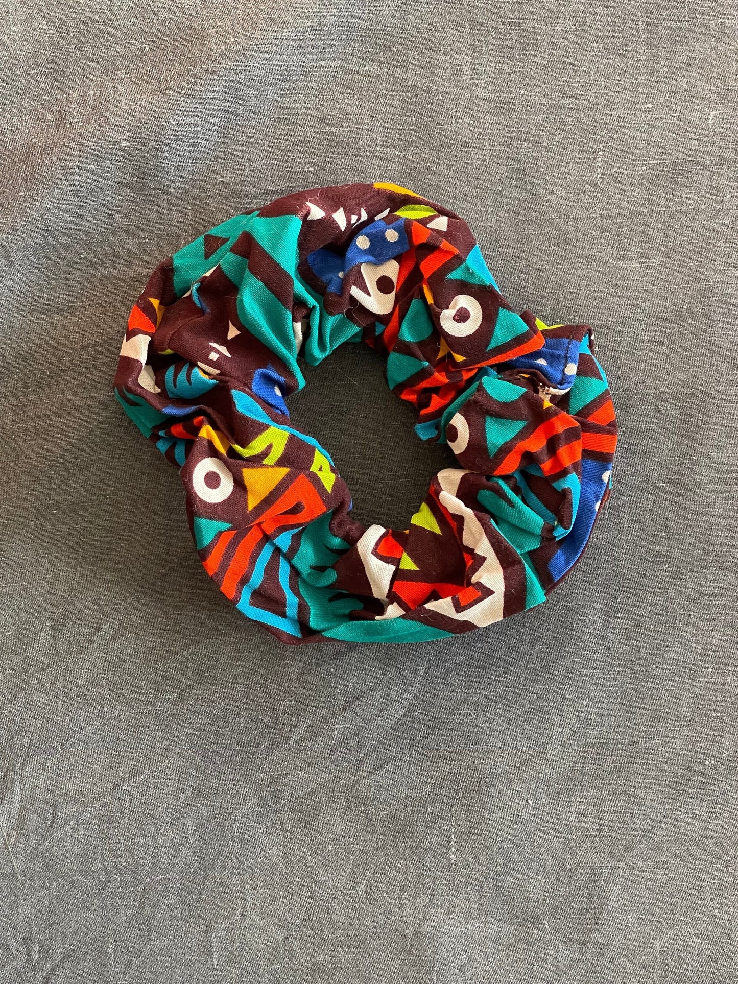 Scrunchy / Zopfhalter / Haargummi / Zopfgummi aus afrikanischem Stoff Waxprint Kitenge Ankara Baumwolle Haarschmuck bunt gemustert