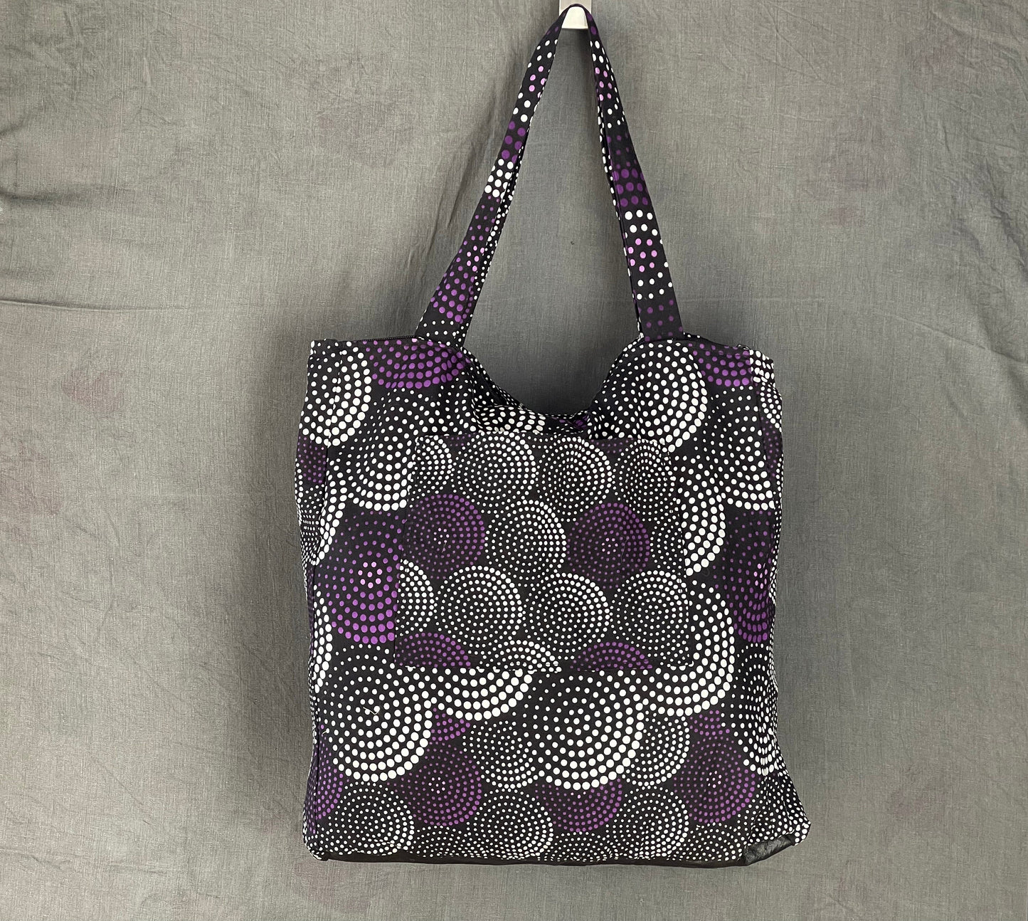 Tote Bag / Jutebeutel/ Jute bag / Handtasche mit Reißverschluss + Lederboden + langen Henkeln aus afrikanischem Stoff Ghana Kitenge Batik