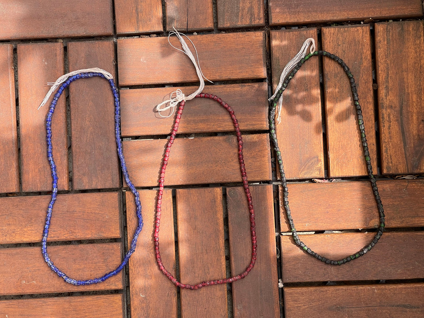 afrikanische Perlenkette aus Glasperlen, transparent aus recyceltem Altglas, Upcycling, Ghana, Schmuck, handgemacht