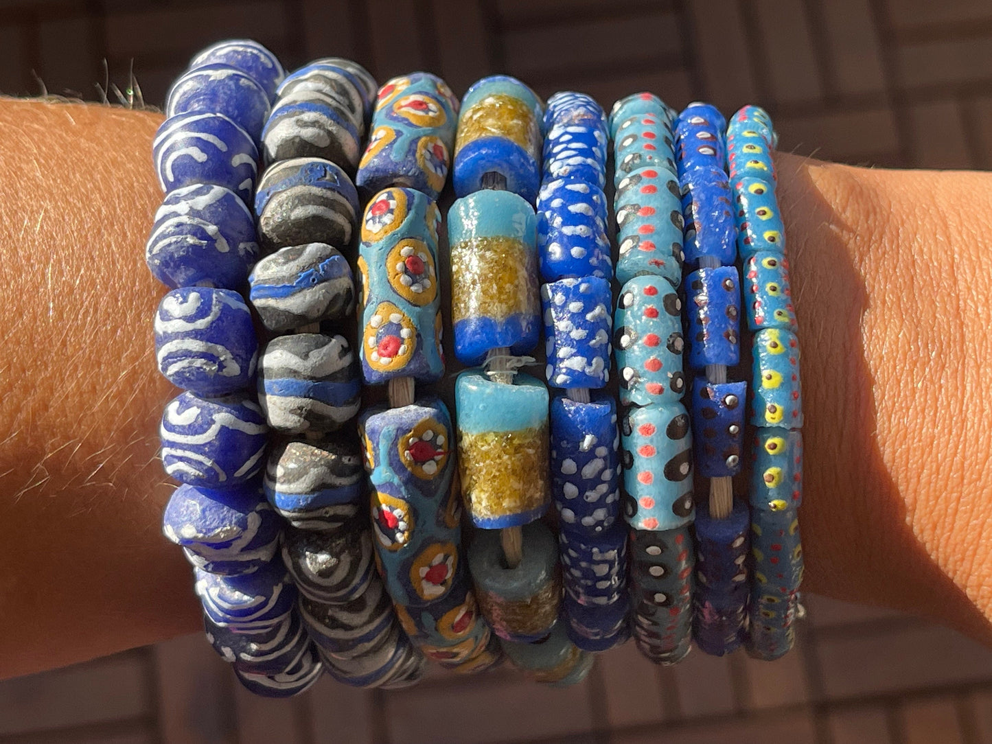 blaues, afrikanisches Armband / Perlenarmband aus recyceltem Glas, handgemalt, Beads aus Ghana Freundschaftsarmband Partnerarmband