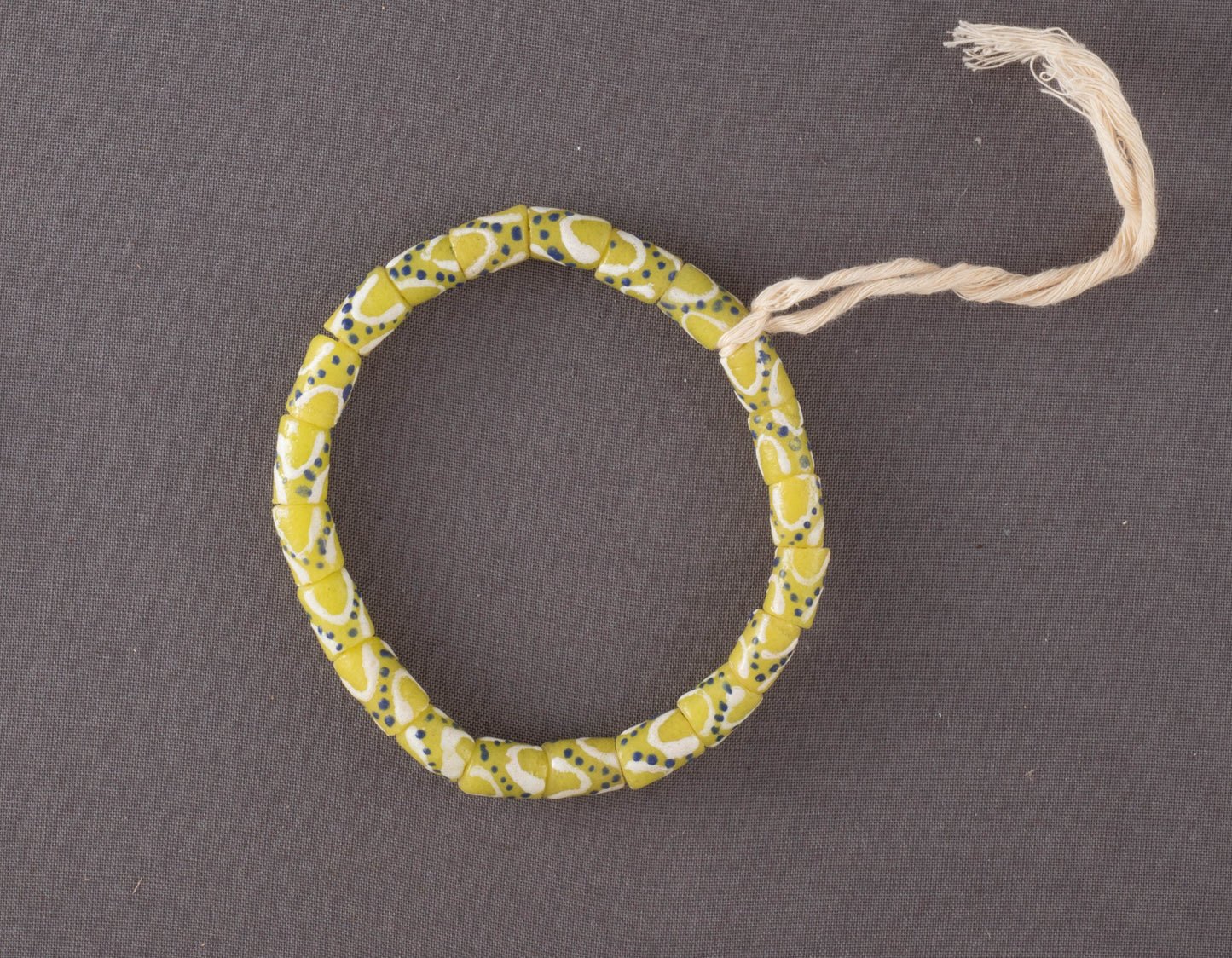 grünes, gelbes afrikanisches Armband / Perlenarmband aus recyceltem Glas, handgemalt, Beads aus Ghana Freundschaftsarmband Partnerarmband