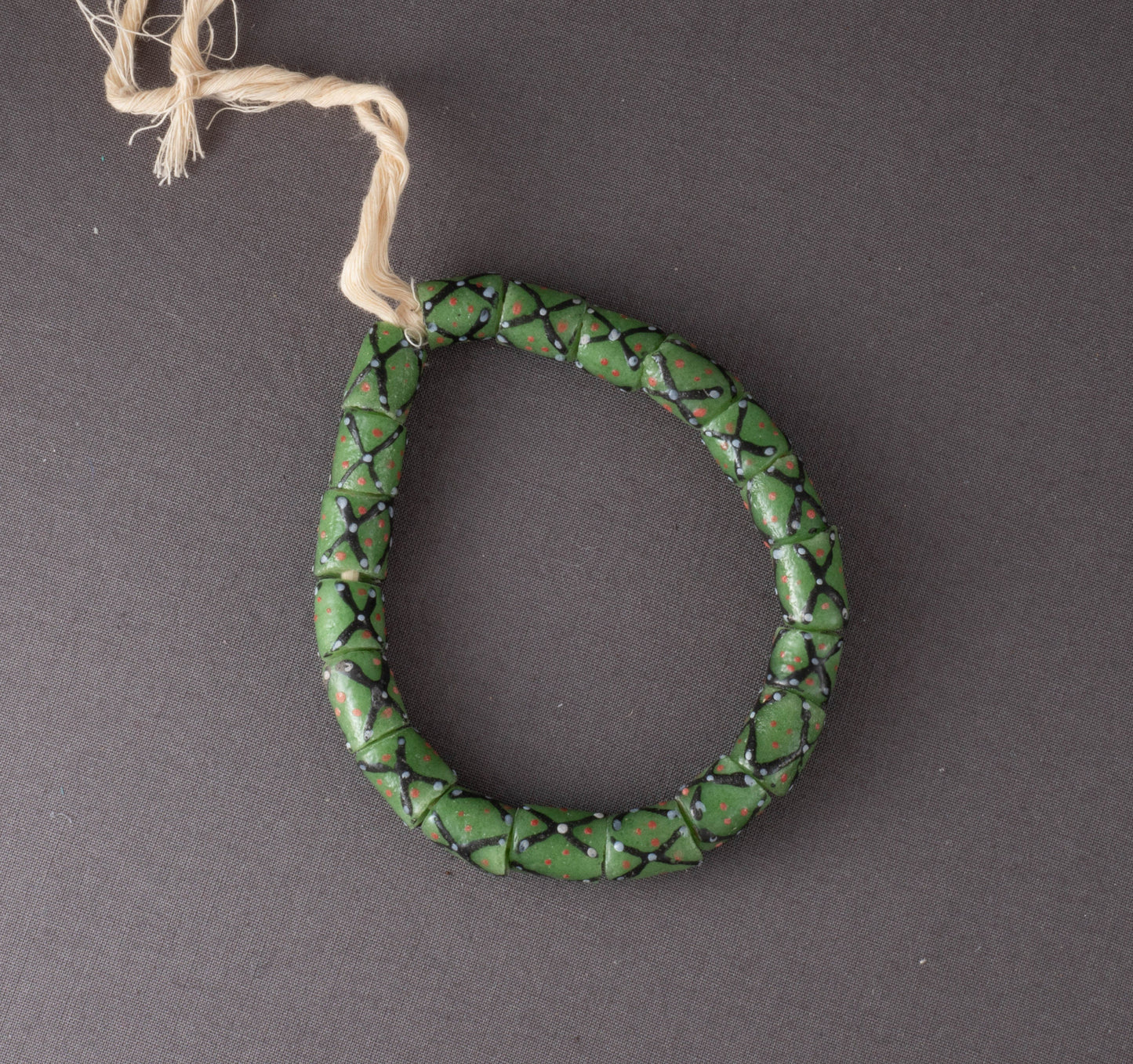 grünes, gelbes afrikanisches Armband / Perlenarmband aus recyceltem Glas, handgemalt, Beads aus Ghana Freundschaftsarmband Partnerarmband