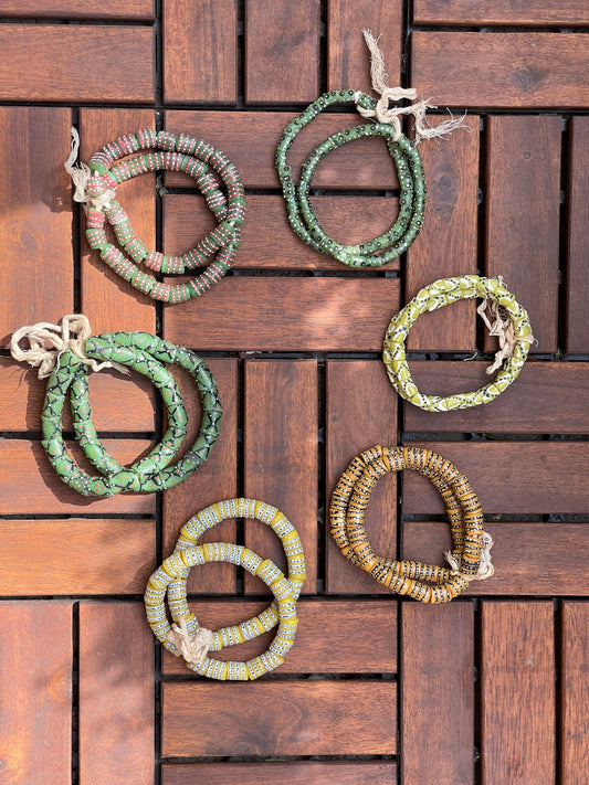 grünes, gelbes afrikanisches Armband / Perlenarmband aus recyceltem Glas, handgemalt, Beads aus Ghana Freundschaftsarmband Partnerarmband